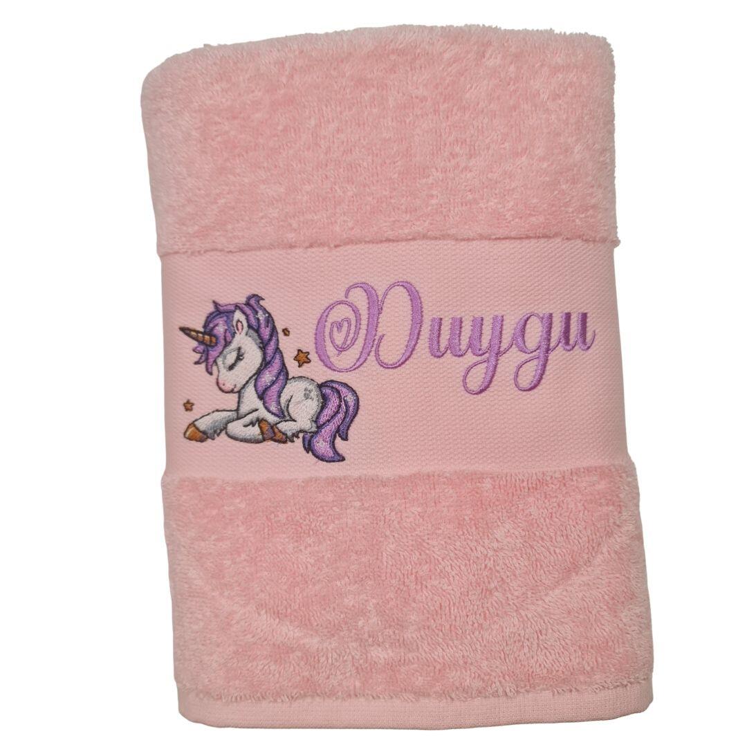 handdoek licht roze met eenhoorn