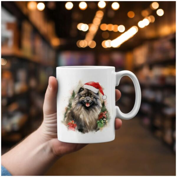 magicdatnl2023_Keeshond__Wear_Santa_Claus_Dress_background_Chri_b7222965-2c06-4732-9921-8adf981f980b-Smart Object-199-mok 1