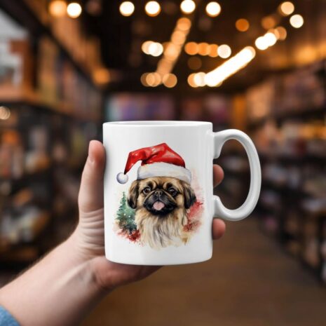 magicdatnl2023_Pekingese__Wear_Santa_Claus_Dress_background_Chr_1123db26-d67b-4c55-b3d5-8276ed2f9961-Smart Object-247-mok 1