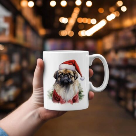 magicdatnl2023_Pekingese__Wear_Santa_Claus_Dress_background_Chr_83a9a18d-7abd-4caa-a642-6149e5bc1a97-Smart Object-250-mok 1