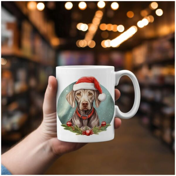 magicdatnl2023_Weimaraner__Wear_Santa_Claus_Dress_background_Ch_af040fe3-f6b0-4f42-a18f-4990a1d34249-Smart Object-317-mok 1