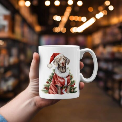 magicdatnl2023_Weimaraner__Wear_Santa_Claus_Dress_background_Ch_caaa143f-63ee-4db6-a9ac-b00020e6ec3f-Smart Object-318-mok 1