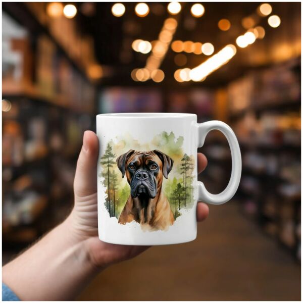 98-mok 1-magicdatnl2023_Boxer_dog_portret_with_a_background_of_forrest_w_44906863-ca91-4402-92ff-9677abd01ded