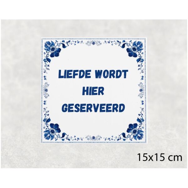 Spreuk tegel 15x15cm Liefde wordt hier geserveerd