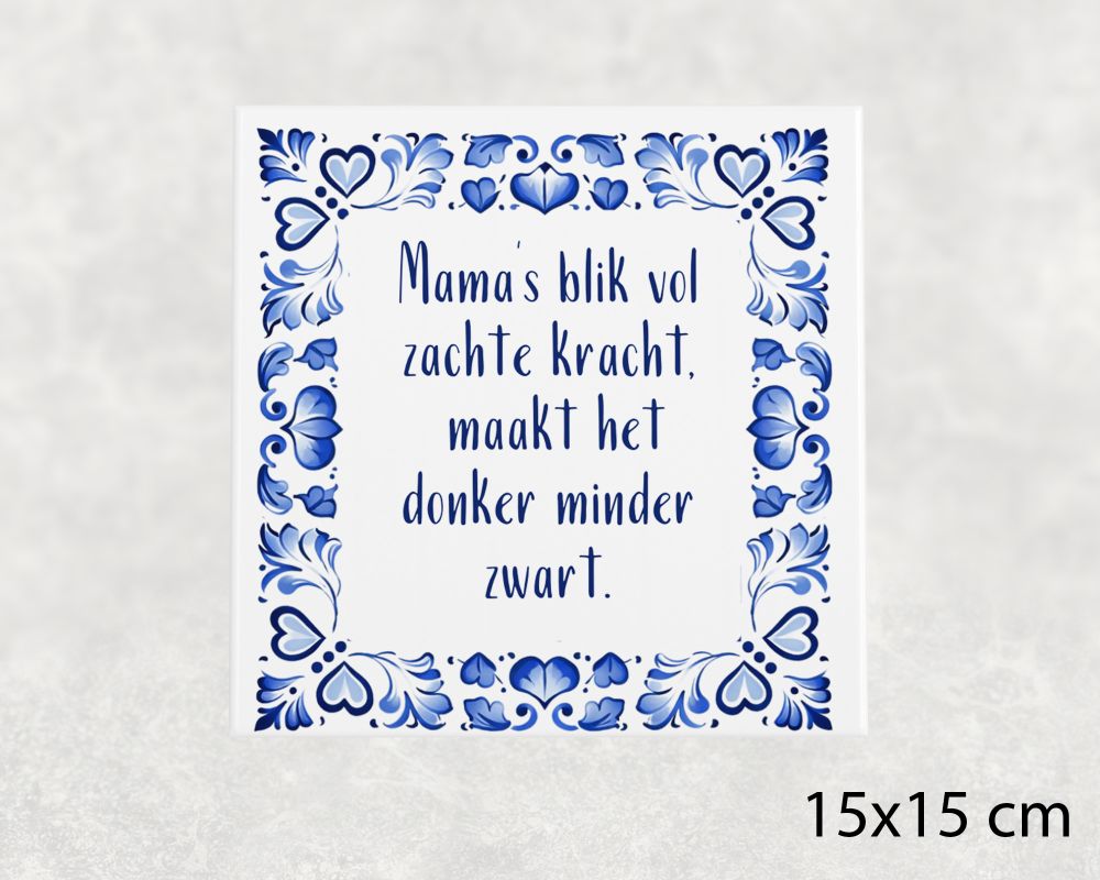 Spreuk Tegel 15X15 Cm Mama’s Blik Vol Zachte Kracht, Maakt Het Donker Minder Zwart Spreuk tegel 15x15 cm Mama’s blik vol zachte kracht, maakt het donker minder zwart