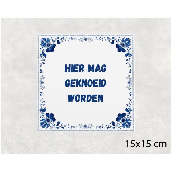 Spreuk tegel 15x15cm Hier mag geknoeid worden