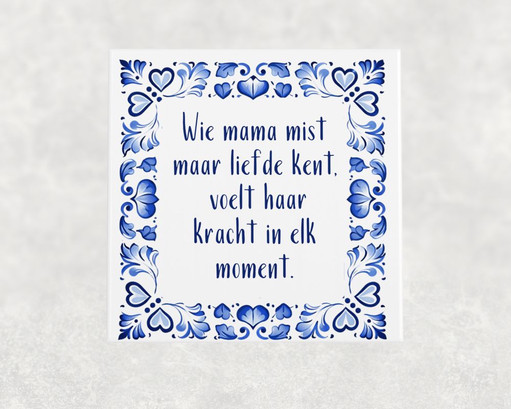 Spreuk Tegel 15X15 Cm Wie Mama Mist Maar Liefde Kent, Voelt Haar Kracht In Elk Moment Spreuk tegel 15x15 cm Wie mama mist maar liefde kent, voelt haar kracht in elk moment